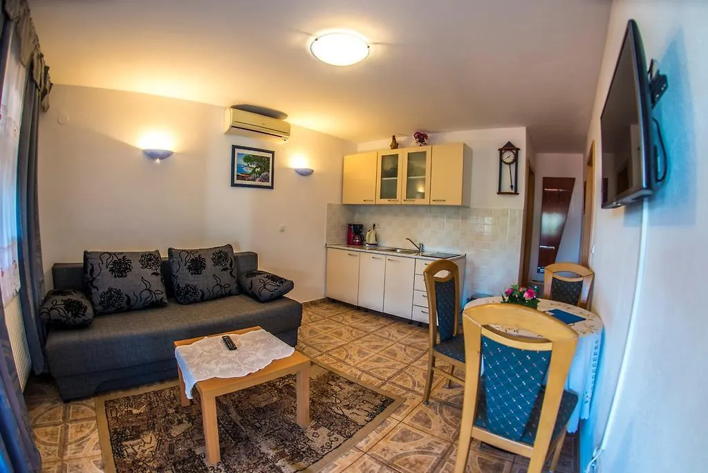 Apartments Anita 普拉 4*,
